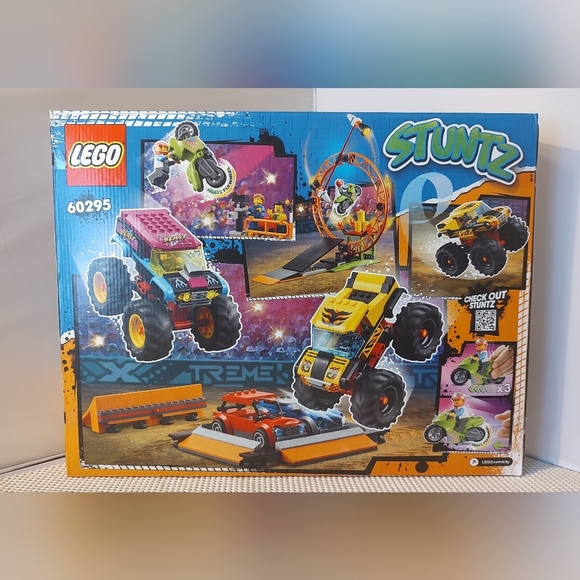 Lego City 60295 Stunt Show Arena Stuntz Building Set - Picture 3 of 4